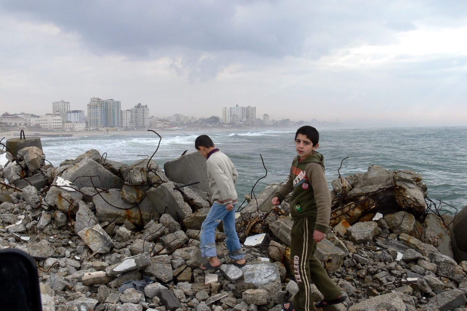 Led by extremists, bombed by extremists - Gaza in the midst of insanity