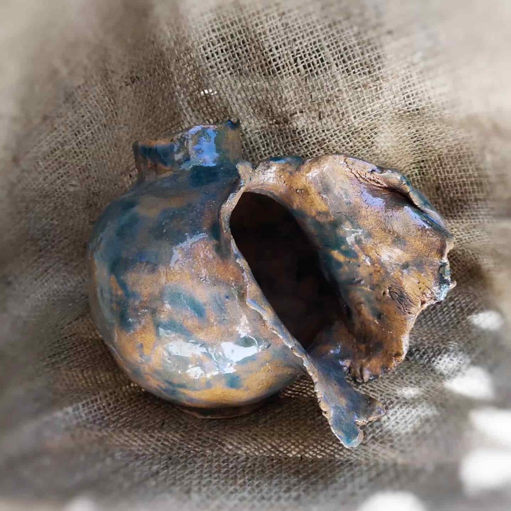 Pottery and photo by Anahita Ahmadi. 