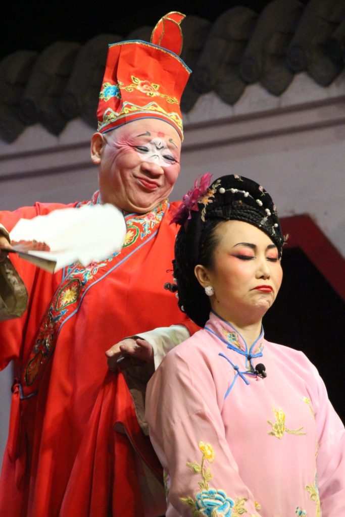 A husband and wife performing is Sichuan opera