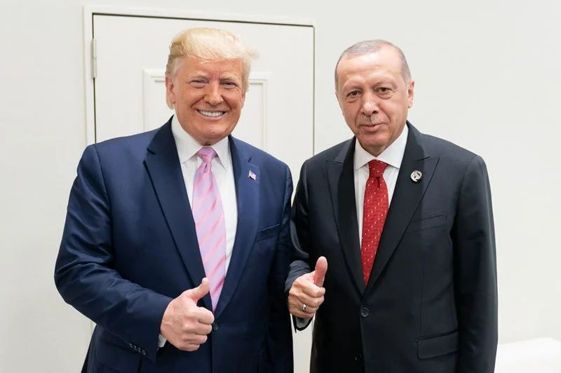 Erdoğan and trump giving thumbs up
