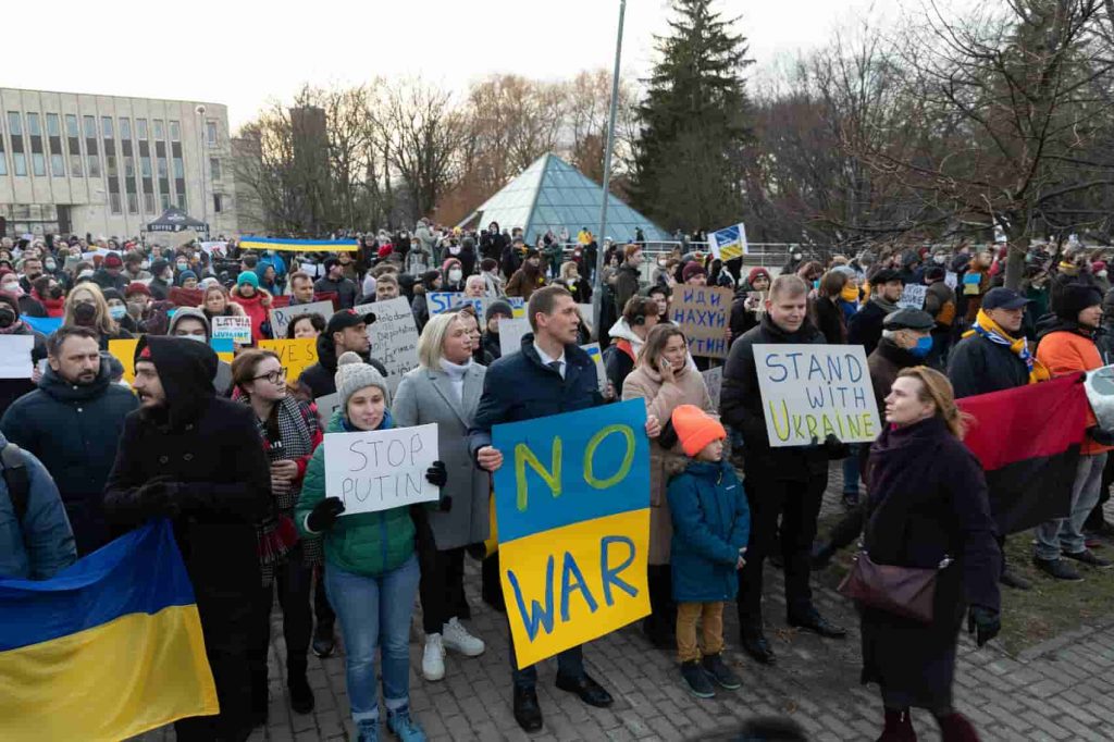 Riga — The world stands up to Putins bloodthirsty antics