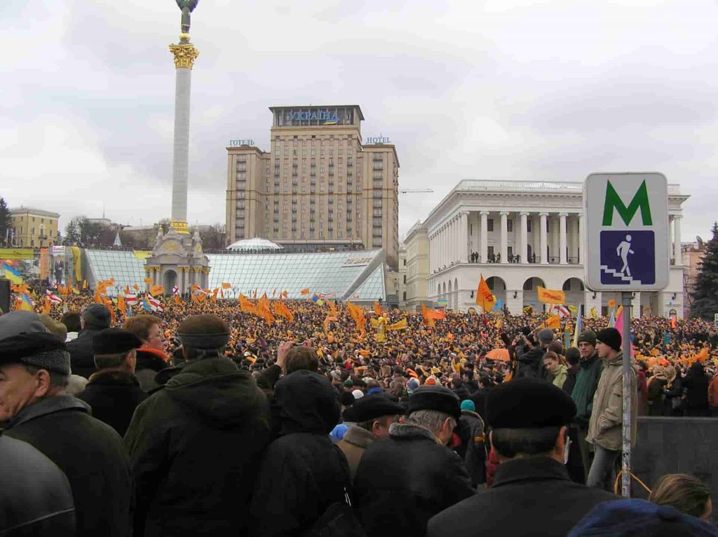 The ousting of Yanukovych and the Orange Revolution 2004 2005 2