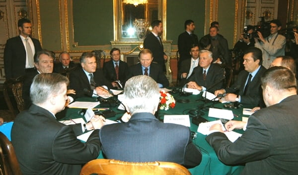 The ousting of Yanukovych and the Orange Revolution 2004 2005 Ukrainian rouond table
