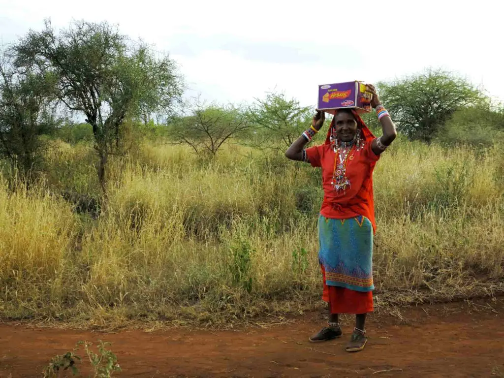 Portraits from Tanzania - In Pictures 11 A Maasai woman gathering the roots of medicinal plants 7918
