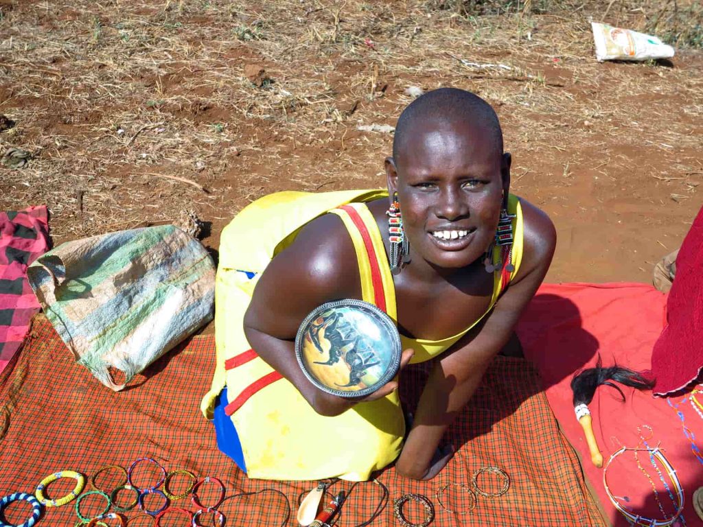 young Maasai woman selling handmade jewellery 7801