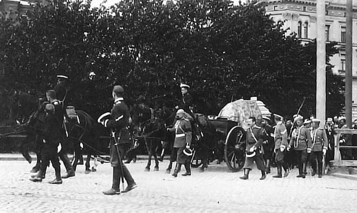 Bobrikov's funeral procession