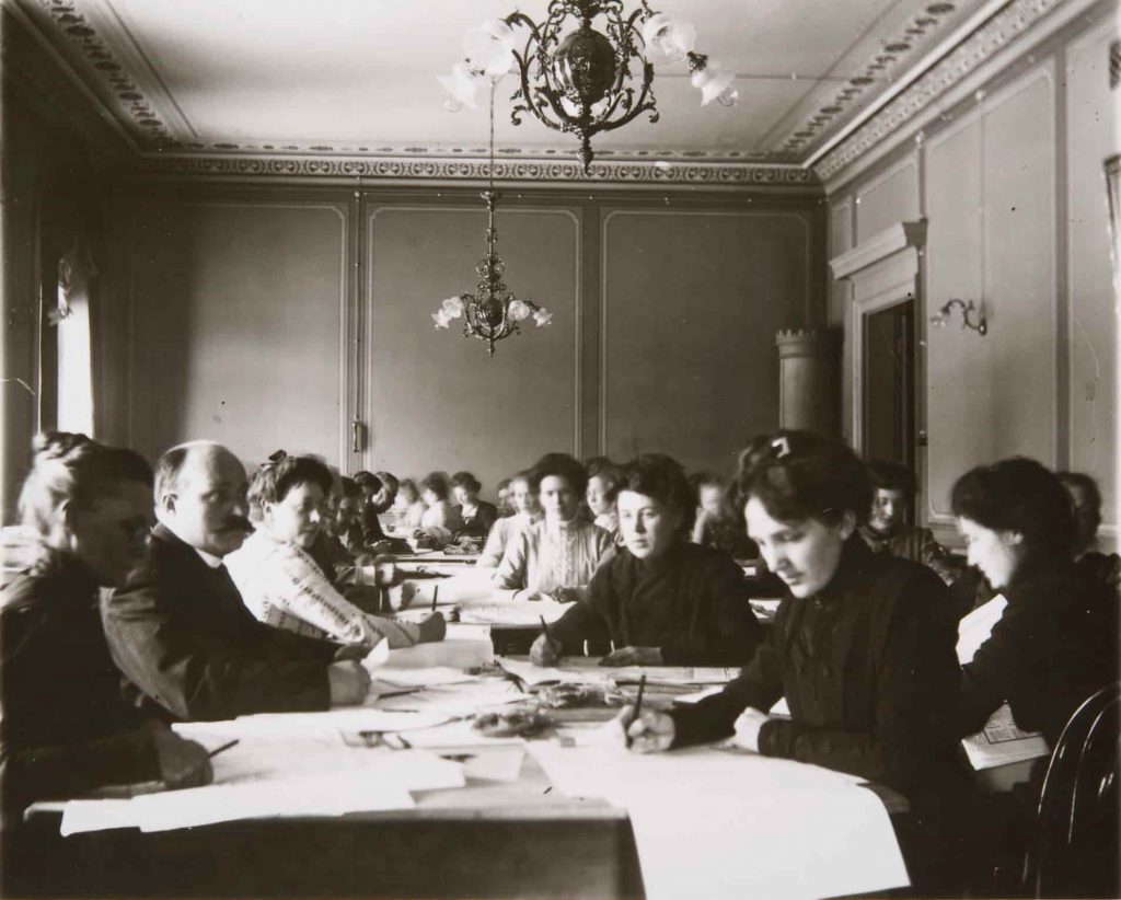 Counting votes in Vaasa in 1910