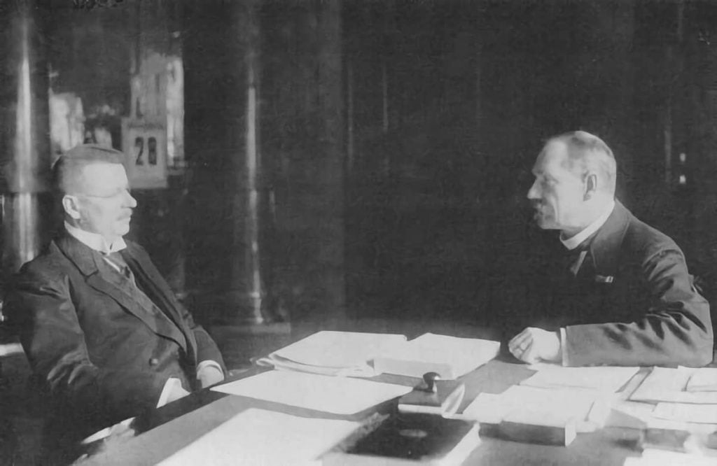 Paasikivi and Svinhufvud discuss the Finnish monarchy project.
