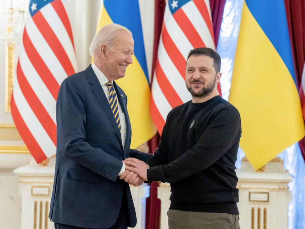 Joe Biden and Volodymyr Zelenskyy shaking hands