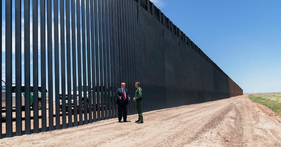 trump at the s mexico border